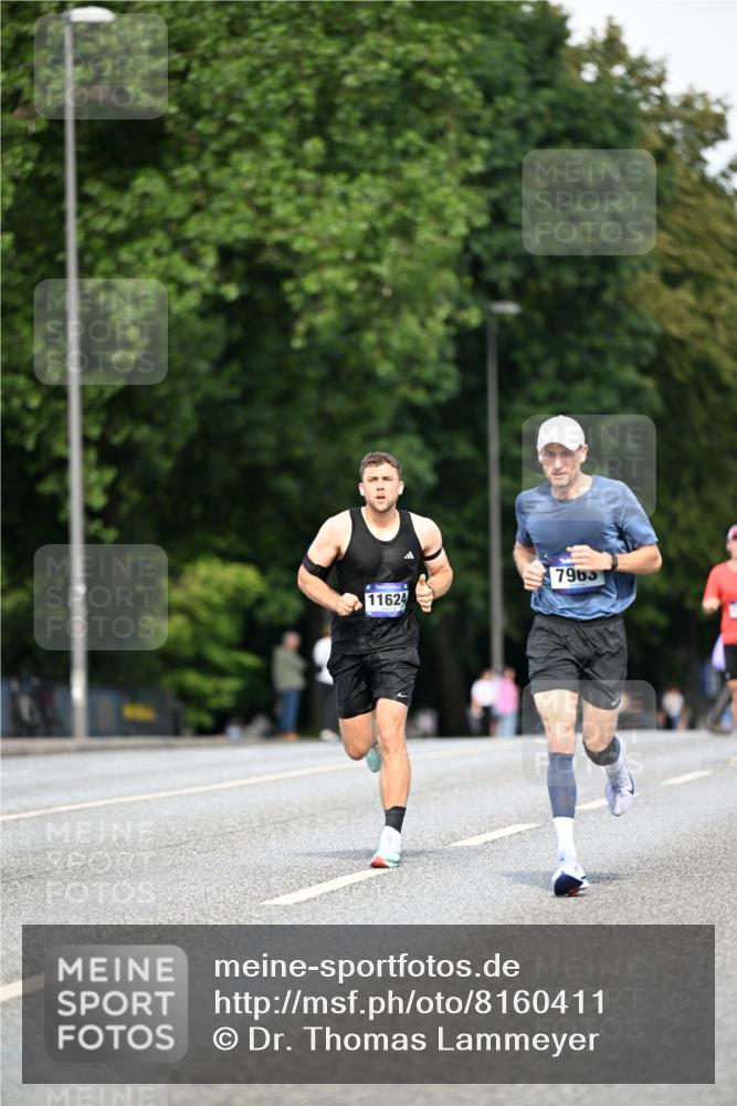 29.06.2025 - hella hamburg halbmarathon Dr. Thomas Lammeyer http://msf.ph/oto/8160411 29.06.2025 09:44:22 Kennedybrücke 2459, 4128, 7963, 9442, 10234 meine-sportfotos.de
