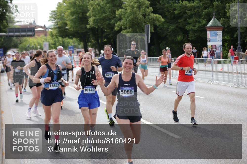 29.06.2025 - hella hamburg halbmarathon Jannik Wohlers http://msf.ph/oto/8160421 29.06.2025 10:18:50 Lombardsbrücke 1718, 1755, 2311, 2589, 2802, 2812, 3105, 3118, 4722, 5034, 5080, 5098, 5178, 5323, 5429, 6249, 6477, 6482, 6542, 7143, 8575, 8761, 8778, 9252, 9652, 9756, 9757, 10039, 10124, 10129, 10966, 11081, 11247, 11602, 12007, 12619, 12621, 13180, 13424, 13544, 13781, 13984, 14000, 14236, 14353, 14593, 15594, 15780, 15802, 16142, 16168, 16490, 16613, 16631, 16925, 17166, 17187, 17238, 17294, 17721, 17736, 17737, 18151 meine-sportfotos.de