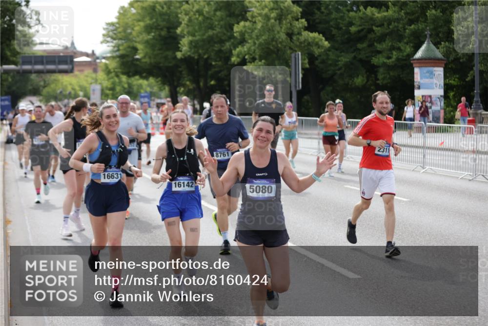 29.06.2025 - hella hamburg halbmarathon Jannik Wohlers http://msf.ph/oto/8160424 29.06.2025 10:18:50 Lombardsbrücke 1718, 1755, 2311, 2589, 2802, 2812, 3105, 3118, 4722, 5034, 5080, 5098, 5178, 5323, 5429, 6249, 6477, 6482, 6542, 7143, 8575, 8761, 8778, 9252, 9652, 9756, 9757, 10039, 10124, 10129, 10966, 11081, 11247, 11602, 12007, 12619, 12621, 13180, 13424, 13544, 13781, 13984, 14000, 14236, 14353, 14593, 15594, 15780, 15802, 16142, 16168, 16490, 16613, 16631, 16925, 17166, 17187, 17238, 17294, 17721, 17736, 17737, 18151 meine-sportfotos.de