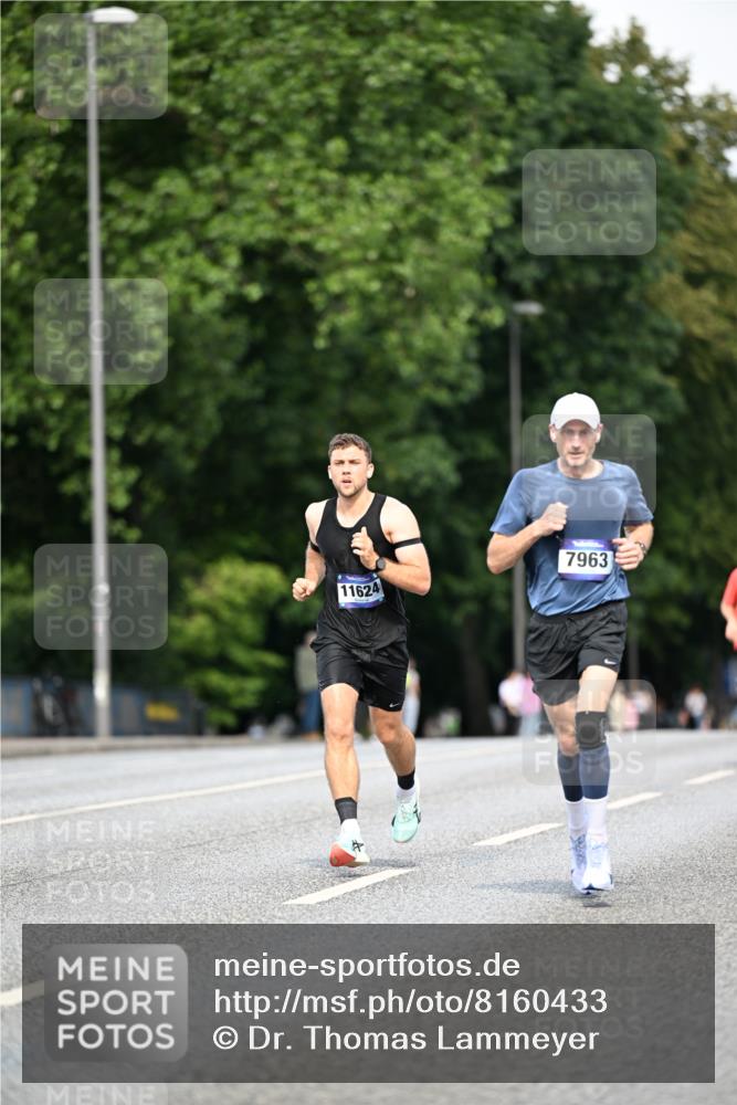 29.06.2025 - hella hamburg halbmarathon Dr. Thomas Lammeyer http://msf.ph/oto/8160433 29.06.2025 09:44:22 Kennedybrücke 2459, 4128, 7963, 9442, 10234 meine-sportfotos.de