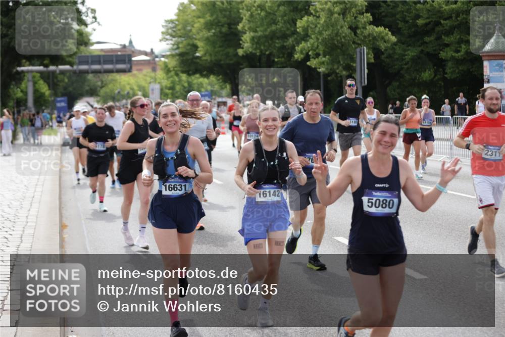 29.06.2025 - hella hamburg halbmarathon Jannik Wohlers http://msf.ph/oto/8160435 29.06.2025 10:18:50 Lombardsbrücke 1718, 1755, 2311, 2589, 2802, 2812, 3105, 3118, 4722, 5034, 5080, 5098, 5178, 5323, 5429, 6249, 6477, 6482, 6542, 7143, 8575, 8761, 8778, 9252, 9652, 9756, 9757, 10039, 10124, 10129, 10966, 11081, 11247, 11602, 12007, 12619, 12621, 13180, 13424, 13544, 13781, 13984, 14000, 14236, 14353, 14593, 15594, 15780, 15802, 16142, 16168, 16490, 16613, 16631, 16925, 17166, 17187, 17238, 17294, 17721, 17736, 17737, 18151 meine-sportfotos.de