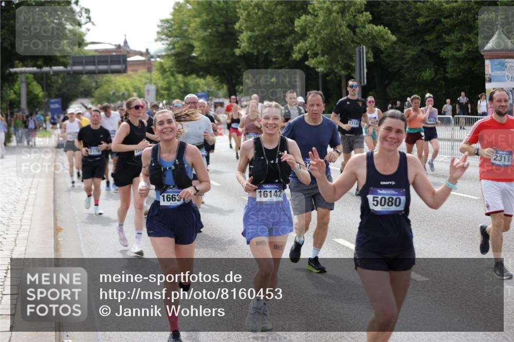 29.06.2025 - hella hamburg halbmarathon Jannik Wohlers http://msf.ph/oto/8160453 29.06.2025 10:18:50 Lombardsbrücke 1718, 1755, 2311, 2589, 2802, 2812, 3105, 3118, 4722, 5034, 5080, 5098, 5178, 5323, 5429, 6249, 6477, 6482, 6542, 7143, 8575, 8761, 8778, 9252, 9652, 9756, 9757, 10039, 10124, 10129, 10966, 11081, 11247, 11602, 12007, 12619, 12621, 13180, 13424, 13544, 13781, 13984, 14000, 14236, 14353, 14593, 15594, 15780, 15802, 16142, 16168, 16490, 16613, 16631, 16925, 17166, 17187, 17238, 17294, 17721, 17736, 17737, 18151 meine-sportfotos.de