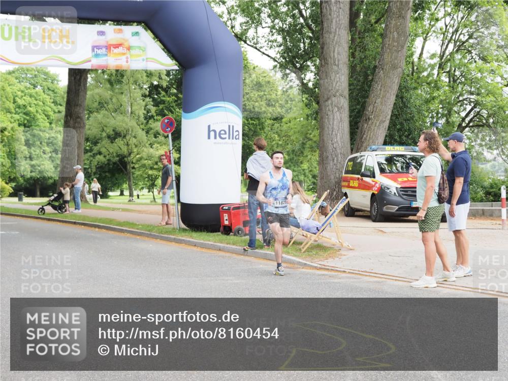 29.06.2025 - hella hamburg halbmarathon MichiJ http://msf.ph/oto/8160454 29.06.2025 10:10:58 Zwischen KM18-KM19 54, 11829 meine-sportfotos.de