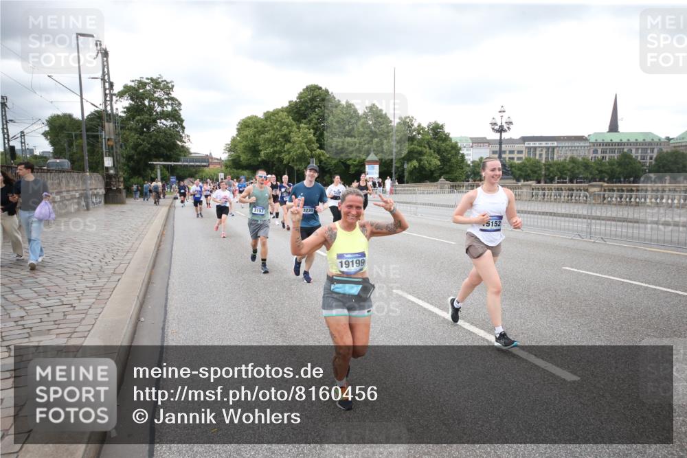 29.06.2025 - hella hamburg halbmarathon Jannik Wohlers http://msf.ph/oto/8160456 29.06.2025 10:54:57 Lombardsbrücke 1013, 1873, 1917, 2090, 2452, 3115, 3157, 3577, 4039, 4628, 5040, 5483, 5487, 6395, 6396, 7219, 7680, 7766, 8403, 8519, 8626, 10458, 10885, 11109, 13098, 13230, 14727, 15152, 15160, 15581, 15782, 15843, 16267, 16385, 16533, 17019, 17396, 18972, 19199 meine-sportfotos.de