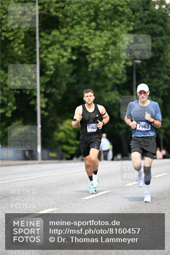 29.06.2025 - hella hamburg halbmarathon Dr. Thomas Lammeyer http://msf.ph/oto/8160457 29.06.2025 09:44:22 Kennedybrücke 2459, 4128, 7963, 9442, 10234 meine-sportfotos.de