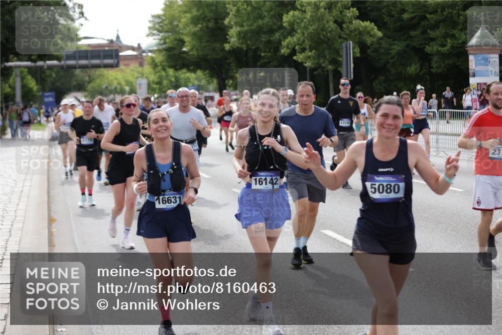 29.06.2025 - hella hamburg halbmarathon Jannik Wohlers http://msf.ph/oto/8160463 29.06.2025 10:18:50 Lombardsbrücke 1718, 1755, 2311, 2589, 2802, 2812, 3105, 3118, 4722, 5034, 5080, 5098, 5178, 5323, 5429, 6249, 6477, 6482, 6542, 7143, 8575, 8761, 8778, 9252, 9652, 9756, 9757, 10039, 10124, 10129, 10966, 11081, 11247, 11602, 12007, 12619, 12621, 13180, 13424, 13544, 13781, 13984, 14000, 14236, 14353, 14593, 15594, 15780, 15802, 16142, 16168, 16490, 16613, 16631, 16925, 17166, 17187, 17238, 17294, 17721, 17736, 17737, 18151 meine-sportfotos.de