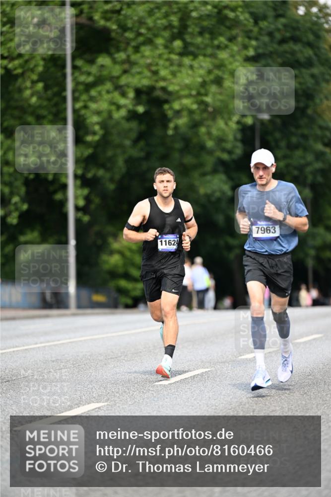 29.06.2025 - hella hamburg halbmarathon Dr. Thomas Lammeyer http://msf.ph/oto/8160466 29.06.2025 09:44:23 Kennedybrücke 2459, 4128, 7963, 9442, 10234 meine-sportfotos.de