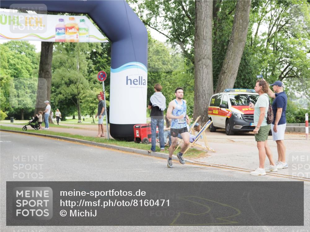 29.06.2025 - hella hamburg halbmarathon MichiJ http://msf.ph/oto/8160471 29.06.2025 10:10:58 Zwischen KM18-KM19 54, 11829 meine-sportfotos.de