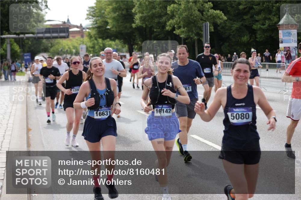 29.06.2025 - hella hamburg halbmarathon Jannik Wohlers http://msf.ph/oto/8160481 29.06.2025 10:18:50 Lombardsbrücke 1718, 1755, 2311, 2589, 2802, 2812, 3105, 3118, 4722, 5034, 5080, 5098, 5178, 5323, 5429, 6249, 6477, 6482, 6542, 7143, 8575, 8761, 8778, 9252, 9652, 9756, 9757, 10039, 10124, 10129, 10966, 11081, 11247, 11602, 12007, 12619, 12621, 13180, 13424, 13544, 13781, 13984, 14000, 14236, 14353, 14593, 15594, 15780, 15802, 16142, 16168, 16490, 16613, 16631, 16925, 17166, 17187, 17238, 17294, 17721, 17736, 17737, 18151 meine-sportfotos.de