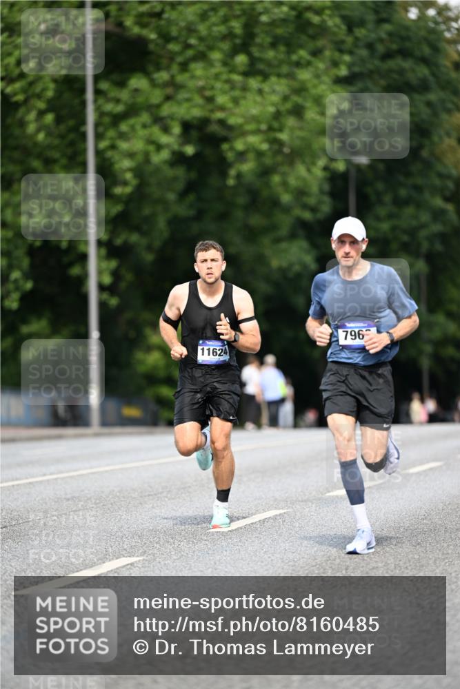 29.06.2025 - hella hamburg halbmarathon Dr. Thomas Lammeyer http://msf.ph/oto/8160485 29.06.2025 09:44:23 Kennedybrücke 2459, 4128, 7963, 9442, 10234 meine-sportfotos.de