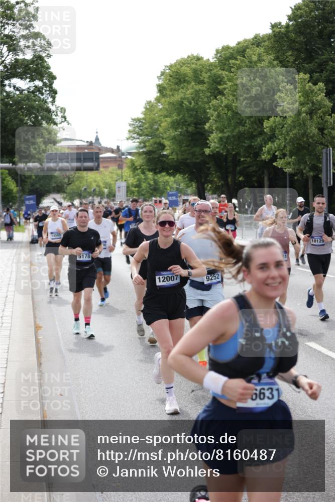 29.06.2025 - hella hamburg halbmarathon Jannik Wohlers http://msf.ph/oto/8160487 29.06.2025 10:18:51 Lombardsbrücke 1718, 1755, 2311, 2589, 2802, 2812, 2895, 3118, 4722, 5034, 5080, 5098, 5178, 5429, 6249, 6477, 6482, 6542, 7143, 8575, 8761, 8778, 9252, 9652, 9756, 10039, 10124, 10129, 10966, 11081, 11247, 11602, 12007, 12619, 12621, 12741, 13180, 13424, 13544, 13781, 13984, 14000, 14593, 15594, 15780, 15802, 15817, 16142, 16168, 16490, 16613, 16631, 17166, 17187, 17294, 17721, 17736, 17737, 18151 meine-sportfotos.de