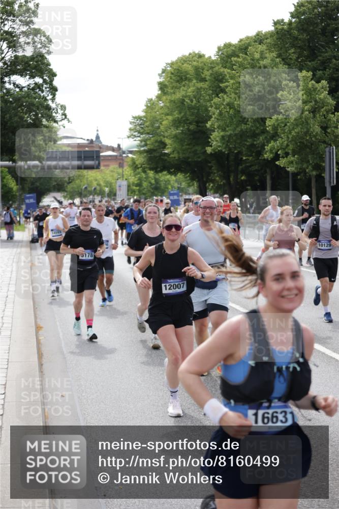 29.06.2025 - hella hamburg halbmarathon Jannik Wohlers http://msf.ph/oto/8160499 29.06.2025 10:18:51 Lombardsbrücke 1718, 1755, 2311, 2589, 2802, 2812, 2895, 3118, 4722, 5034, 5080, 5098, 5178, 5429, 6249, 6477, 6482, 6542, 7143, 8575, 8761, 8778, 9252, 9652, 9756, 10039, 10124, 10129, 10966, 11081, 11247, 11602, 12007, 12619, 12621, 12741, 13180, 13424, 13544, 13781, 13984, 14000, 14593, 15594, 15780, 15802, 15817, 16142, 16168, 16490, 16613, 16631, 17166, 17187, 17294, 17721, 17736, 17737, 18151 meine-sportfotos.de