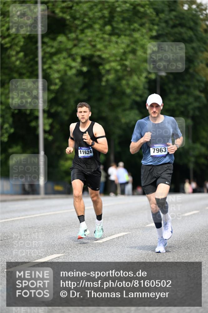 29.06.2025 - hella hamburg halbmarathon Dr. Thomas Lammeyer http://msf.ph/oto/8160502 29.06.2025 09:44:23 Kennedybrücke 2459, 4128, 7963, 9442, 10234 meine-sportfotos.de