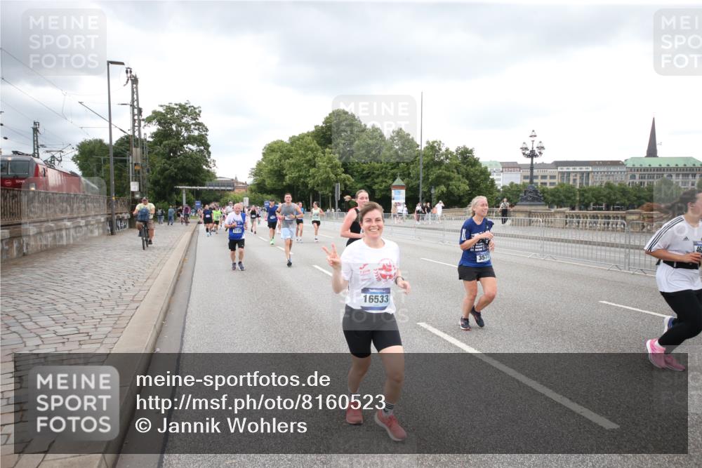 29.06.2025 - hella hamburg halbmarathon Jannik Wohlers http://msf.ph/oto/8160523 29.06.2025 10:55:00 Lombardsbrücke 1873, 1917, 3115, 3157, 3577, 4039, 4628, 5040, 5483, 5487, 7219, 7680, 7766, 8403, 8519, 8626, 9614, 9618, 9857, 9858, 10458, 10559, 10885, 11109, 12902, 13098, 13230, 14727, 15152, 15160, 15581, 15843, 16267, 16385, 16533, 16855, 17019, 17396, 18670, 18972, 19199 meine-sportfotos.de