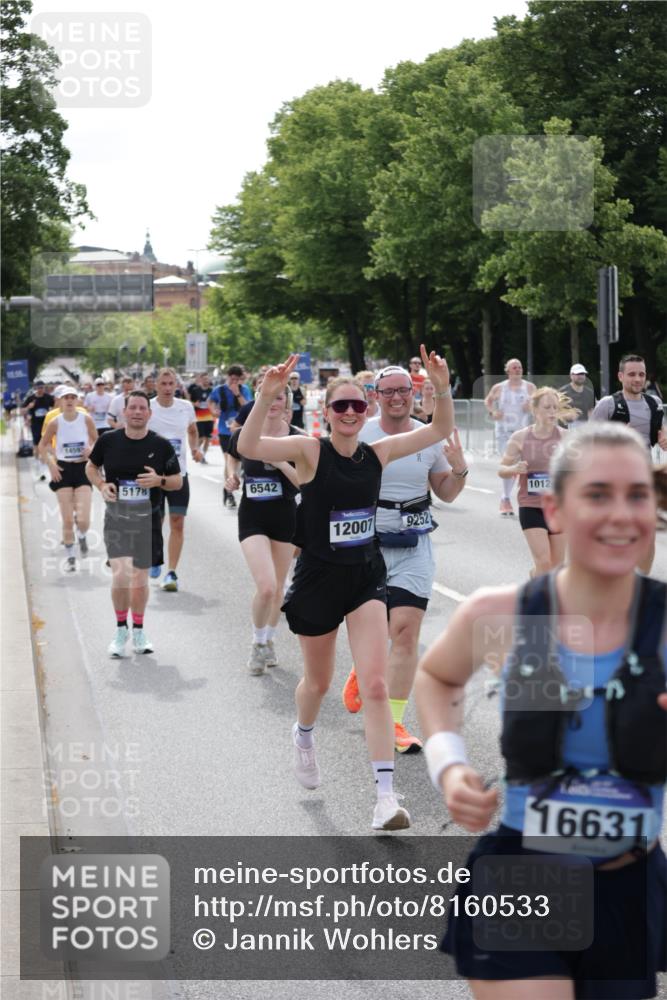 29.06.2025 - hella hamburg halbmarathon Jannik Wohlers http://msf.ph/oto/8160533 29.06.2025 10:18:51 Lombardsbrücke 1718, 1755, 2311, 2589, 2802, 2812, 2895, 3118, 4722, 5034, 5080, 5098, 5178, 5429, 6249, 6477, 6482, 6542, 7143, 8575, 8761, 8778, 9252, 9652, 9756, 10039, 10124, 10129, 10966, 11081, 11247, 11602, 12007, 12619, 12621, 12741, 13180, 13424, 13544, 13781, 13984, 14000, 14593, 15594, 15780, 15802, 15817, 16142, 16168, 16490, 16613, 16631, 17166, 17187, 17294, 17721, 17736, 17737, 18151 meine-sportfotos.de