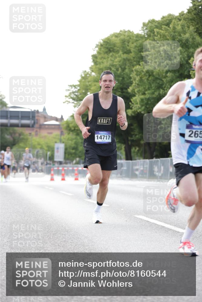 29.06.2025 - hella hamburg halbmarathon Jannik Wohlers http://msf.ph/oto/8160544 29.06.2025 09:39:37 Lombardsbrücke 53, 2144, 2659, 3720, 6380, 11678, 14717, 14933, 16120, 17402 meine-sportfotos.de
