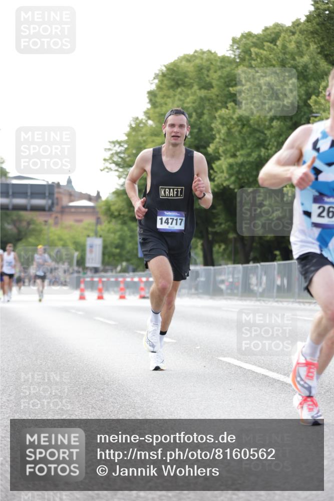 29.06.2025 - hella hamburg halbmarathon Jannik Wohlers http://msf.ph/oto/8160562 29.06.2025 09:39:37 Lombardsbrücke 53, 2144, 2659, 3720, 6380, 11678, 14717, 14933, 16120, 17402 meine-sportfotos.de