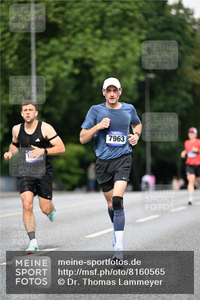 29.06.2025 - hella hamburg halbmarathon Dr. Thomas Lammeyer http://msf.ph/oto/8160565 29.06.2025 09:44:24 Kennedybrücke 2459, 4128, 7963, 9442, 10234 meine-sportfotos.de