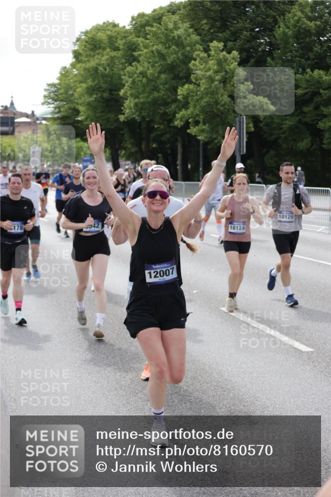 29.06.2025 - hella hamburg halbmarathon Jannik Wohlers http://msf.ph/oto/8160570 29.06.2025 10:18:52 Lombardsbrücke 1332, 1718, 1755, 2311, 2589, 2795, 2802, 2812, 2895, 4722, 5034, 5080, 5098, 5178, 5429, 6249, 6477, 6482, 6542, 7143, 8575, 8761, 8778, 9252, 9652, 10039, 10124, 10129, 10966, 11081, 11247, 11602, 12007, 12619, 12621, 12741, 13180, 13424, 13544, 13781, 13984, 14000, 14593, 15594, 15780, 15802, 15817, 16142, 16168, 16490, 16613, 16631, 16951, 16952, 17187, 17721, 17736, 17737, 18151 meine-sportfotos.de