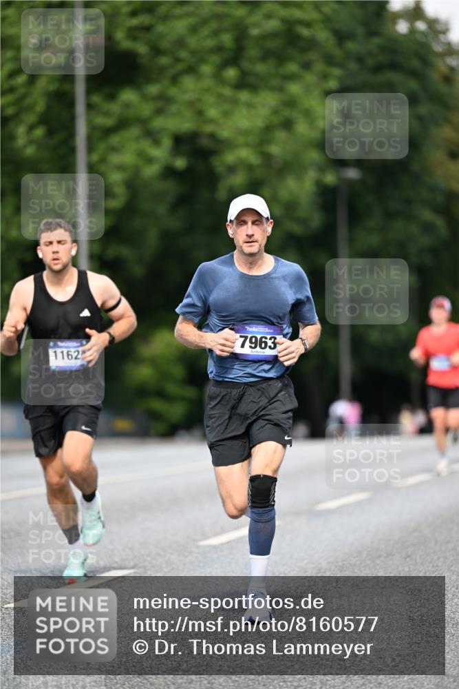 29.06.2025 - hella hamburg halbmarathon Dr. Thomas Lammeyer http://msf.ph/oto/8160577 29.06.2025 09:44:24 Kennedybrücke 2459, 4128, 7963, 9442, 10234 meine-sportfotos.de