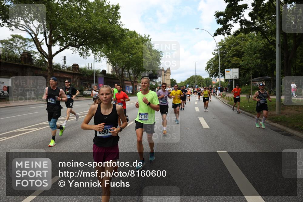 29.06.2025 - hella hamburg halbmarathon Yannick Fuchs http://msf.ph/oto/8160600 29.06.2025 10:38:51 20KM 1057, 1220, 1391, 1468, 1782, 1902, 1941, 2365, 2402, 2415, 3004, 3021, 3098, 3305, 4310, 4691, 4991, 5231, 5476, 5884, 6903, 7191, 7322, 7710, 8722, 8928, 9159, 9444, 10193, 10596, 11469, 12159, 12554, 12711, 13123, 14351, 14667, 14816, 15185, 15225, 15233, 15280, 16316, 16506, 16893, 17097, 17406, 17729, 17748, 18560, 18806, 19207 meine-sportfotos.de