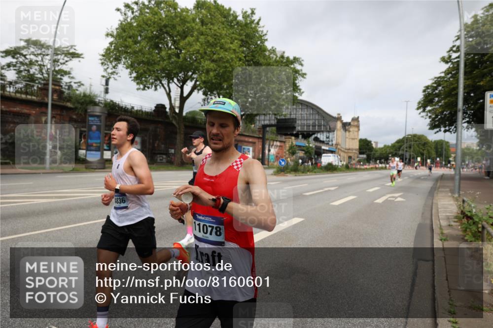 29.06.2025 - hella hamburg halbmarathon Yannick Fuchs http://msf.ph/oto/8160601 29.06.2025 10:20:31 20KM 1271, 2483, 8376, 10867, 11078, 11994, 12067, 13913, 14113, 14836, 15483, 16484 meine-sportfotos.de