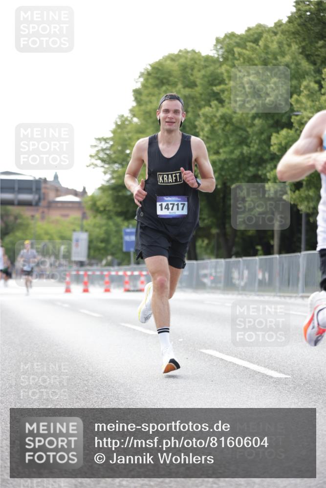 29.06.2025 - hella hamburg halbmarathon Jannik Wohlers http://msf.ph/oto/8160604 29.06.2025 09:39:37 Lombardsbrücke 53, 2144, 2659, 3720, 6380, 11678, 14717, 14933, 16120, 17402 meine-sportfotos.de