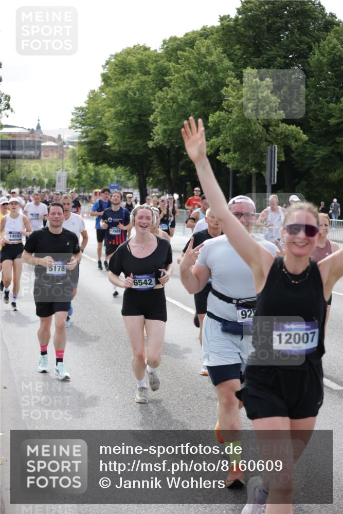 29.06.2025 - hella hamburg halbmarathon Jannik Wohlers http://msf.ph/oto/8160609 29.06.2025 10:18:53 Lombardsbrücke 1332, 1718, 1755, 2311, 2589, 2795, 2812, 2895, 4722, 5034, 5080, 5098, 5178, 5429, 6477, 6482, 6542, 7143, 8575, 8761, 8778, 9252, 9652, 10039, 10124, 10129, 10966, 11081, 11247, 12007, 12619, 12621, 12741, 13180, 13424, 13544, 13781, 13984, 14000, 14245, 14593, 15594, 15780, 15802, 15817, 16142, 16168, 16490, 16613, 16631, 16951, 16952, 17187, 17721, 17736, 17737, 18151 meine-sportfotos.de