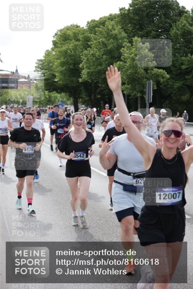 29.06.2025 - hella hamburg halbmarathon Jannik Wohlers http://msf.ph/oto/8160618 29.06.2025 10:18:53 Lombardsbrücke 1332, 1718, 1755, 2311, 2589, 2795, 2812, 2895, 4722, 5034, 5080, 5098, 5178, 5429, 6477, 6482, 6542, 7143, 8575, 8761, 8778, 9252, 9652, 10039, 10124, 10129, 10966, 11081, 11247, 12007, 12619, 12621, 12741, 13180, 13424, 13544, 13781, 13984, 14000, 14245, 14593, 15594, 15780, 15802, 15817, 16142, 16168, 16490, 16613, 16631, 16951, 16952, 17187, 17721, 17736, 17737, 18151 meine-sportfotos.de
