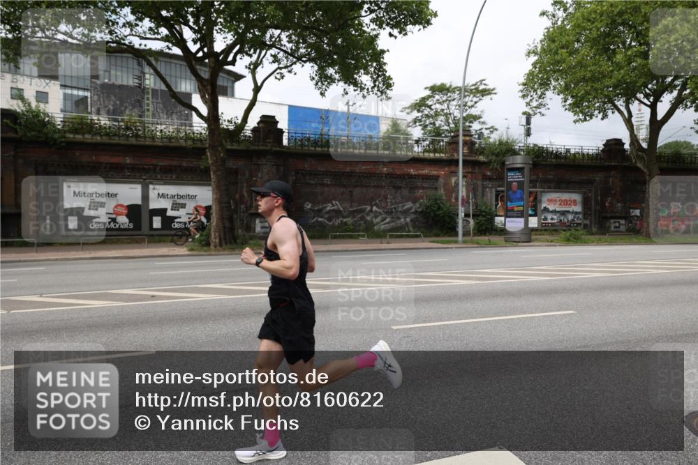 29.06.2025 - hella hamburg halbmarathon Yannick Fuchs http://msf.ph/oto/8160622 29.06.2025 10:20:32 20KM 1271, 2483, 8376, 10867, 11078, 11994, 12067, 13913, 14836, 15483, 16484 meine-sportfotos.de