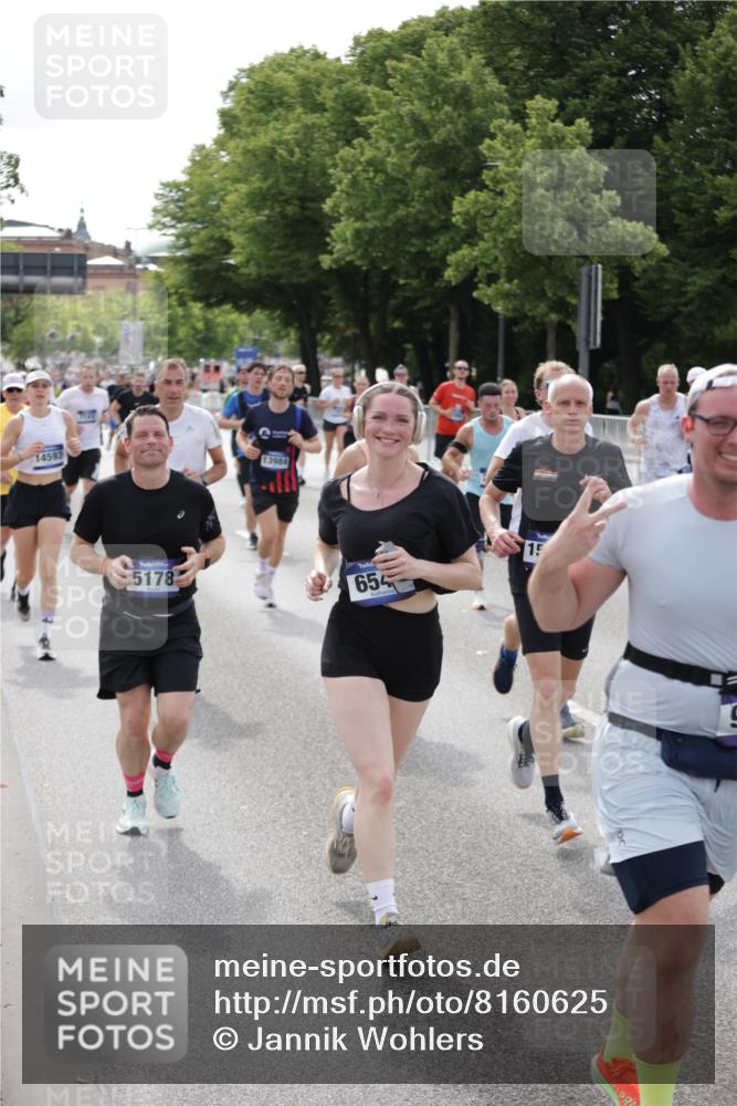 29.06.2025 - hella hamburg halbmarathon Jannik Wohlers http://msf.ph/oto/8160625 29.06.2025 10:18:53 Lombardsbrücke 1332, 1718, 1755, 2311, 2589, 2795, 2812, 2895, 4722, 5034, 5080, 5098, 5178, 5429, 6477, 6482, 6542, 7143, 8575, 8761, 8778, 9252, 9652, 10039, 10124, 10129, 10966, 11081, 11247, 12007, 12619, 12621, 12741, 13180, 13424, 13544, 13781, 13984, 14000, 14245, 14593, 15594, 15780, 15802, 15817, 16142, 16168, 16490, 16613, 16631, 16951, 16952, 17187, 17721, 17736, 17737, 18151 meine-sportfotos.de