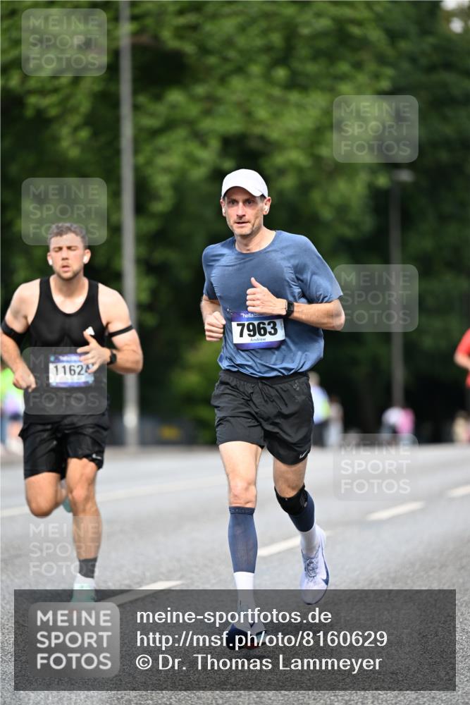 29.06.2025 - hella hamburg halbmarathon Dr. Thomas Lammeyer http://msf.ph/oto/8160629 29.06.2025 09:44:24 Kennedybrücke 2459, 4128, 7963, 9442, 10234 meine-sportfotos.de