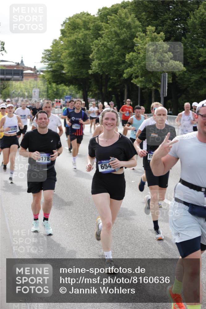 29.06.2025 - hella hamburg halbmarathon Jannik Wohlers http://msf.ph/oto/8160636 29.06.2025 10:18:53 Lombardsbrücke 1332, 1718, 1755, 2311, 2589, 2795, 2812, 2895, 4722, 5034, 5080, 5098, 5178, 5429, 6477, 6482, 6542, 7143, 8575, 8761, 8778, 9252, 9652, 10039, 10124, 10129, 10966, 11081, 11247, 12007, 12619, 12621, 12741, 13180, 13424, 13544, 13781, 13984, 14000, 14245, 14593, 15594, 15780, 15802, 15817, 16142, 16168, 16490, 16613, 16631, 16951, 16952, 17187, 17721, 17736, 17737, 18151 meine-sportfotos.de