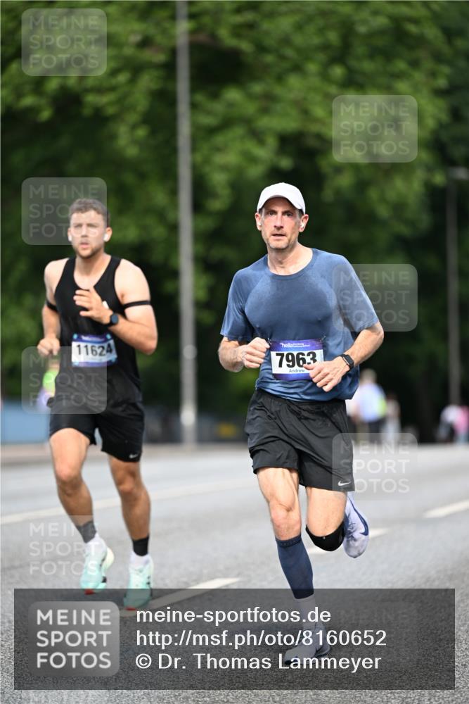 29.06.2025 - hella hamburg halbmarathon Dr. Thomas Lammeyer http://msf.ph/oto/8160652 29.06.2025 09:44:24 Kennedybrücke 2459, 4128, 7963, 9442, 10234 meine-sportfotos.de