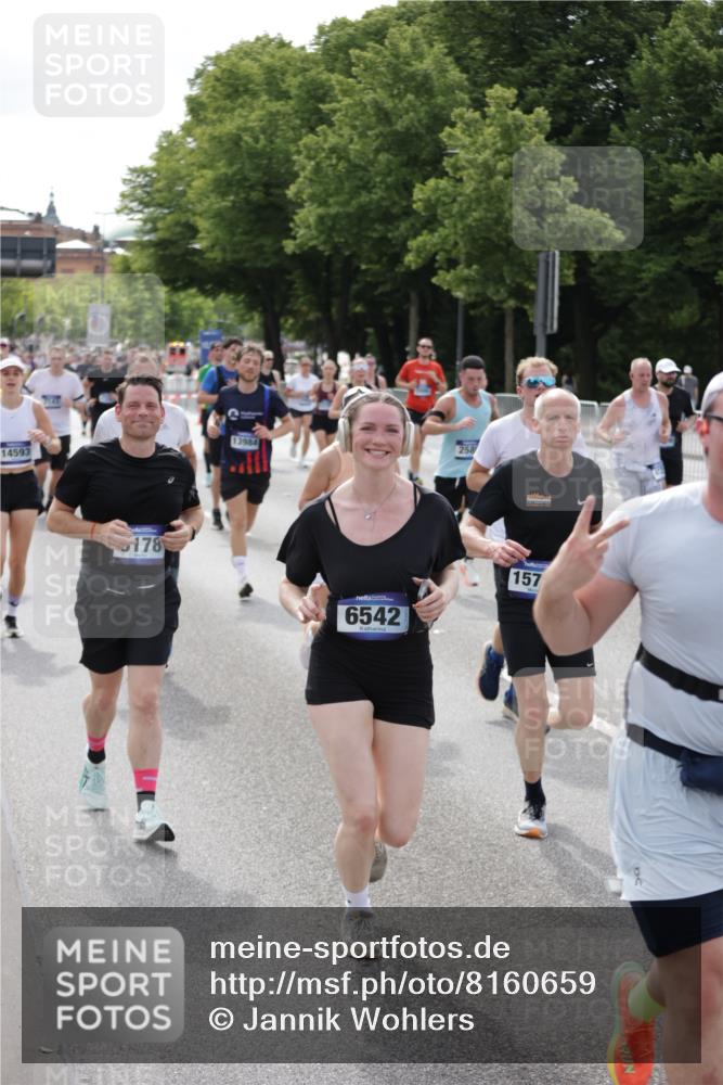 29.06.2025 - hella hamburg halbmarathon Jannik Wohlers http://msf.ph/oto/8160659 29.06.2025 10:18:53 Lombardsbrücke 1332, 1718, 1755, 2311, 2589, 2795, 2812, 2895, 4722, 5034, 5080, 5098, 5178, 5429, 6477, 6482, 6542, 7143, 8575, 8761, 8778, 9252, 9652, 10039, 10124, 10129, 10966, 11081, 11247, 12007, 12619, 12621, 12741, 13180, 13424, 13544, 13781, 13984, 14000, 14245, 14593, 15594, 15780, 15802, 15817, 16142, 16168, 16490, 16613, 16631, 16951, 16952, 17187, 17721, 17736, 17737, 18151 meine-sportfotos.de