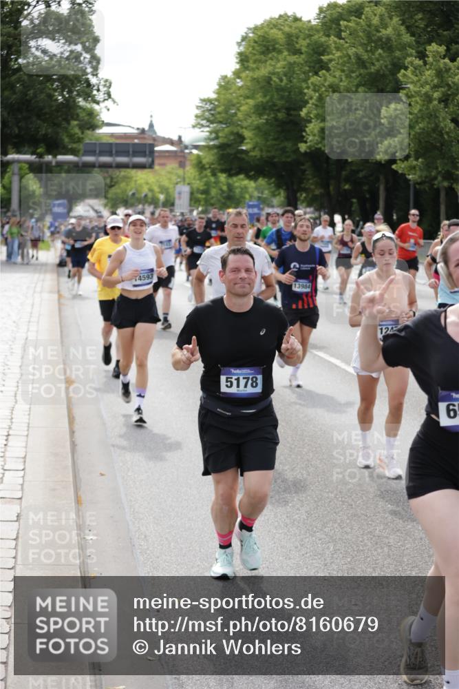 29.06.2025 - hella hamburg halbmarathon Jannik Wohlers http://msf.ph/oto/8160679 29.06.2025 10:18:54 Lombardsbrücke 1332, 1718, 1755, 2017, 2311, 2589, 2795, 2812, 2895, 4722, 5034, 5080, 5098, 5178, 5429, 6477, 6482, 6542, 7143, 8575, 8761, 8778, 9252, 9652, 9856, 10039, 10124, 10129, 10966, 11081, 11247, 12007, 12619, 12621, 12741, 13180, 13424, 13544, 13781, 13984, 14000, 14245, 14593, 15594, 15780, 15802, 15817, 16142, 16490, 16613, 16631, 16951, 16952, 17187, 17721, 17736, 17737, 18151, 18234, 18279 meine-sportfotos.de