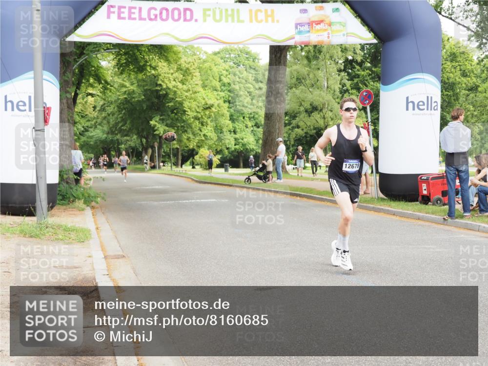29.06.2025 - hella hamburg halbmarathon MichiJ http://msf.ph/oto/8160685 29.06.2025 10:11:04 Zwischen KM18-KM19 11829, 12678 meine-sportfotos.de