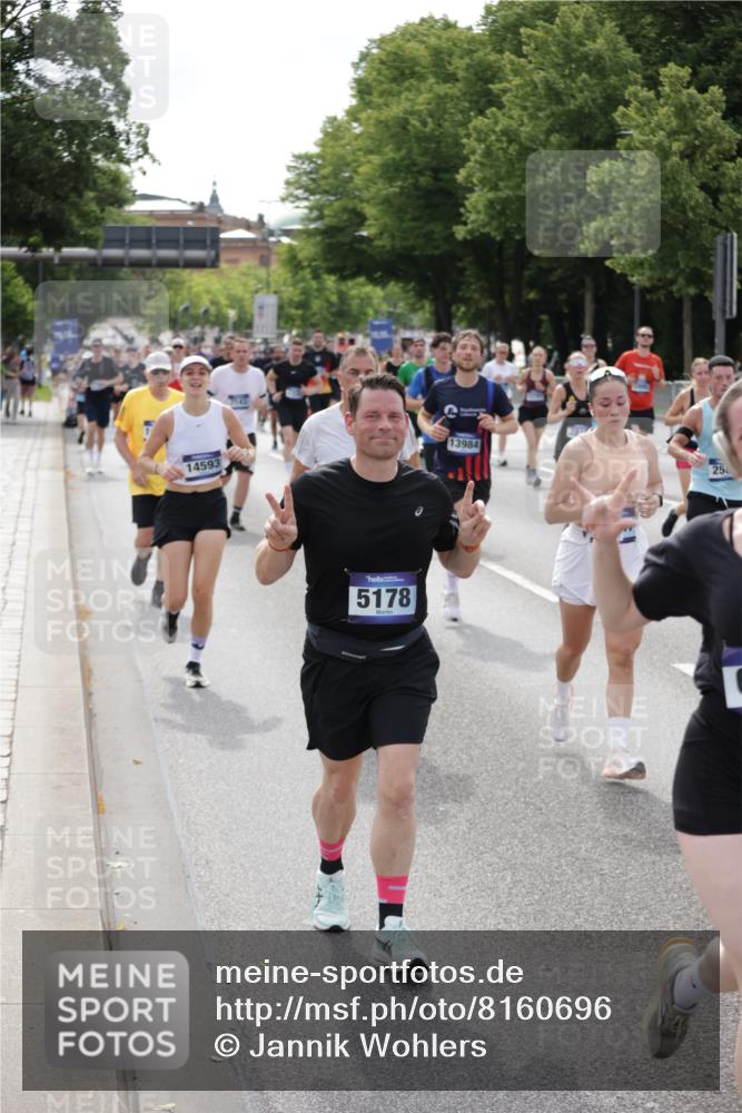 29.06.2025 - hella hamburg halbmarathon Jannik Wohlers http://msf.ph/oto/8160696 29.06.2025 10:18:54 Lombardsbrücke 1332, 1718, 1755, 2017, 2311, 2589, 2795, 2812, 2895, 4722, 5034, 5080, 5098, 5178, 5429, 6477, 6482, 6542, 7143, 8575, 8761, 8778, 9252, 9652, 9856, 10039, 10124, 10129, 10966, 11081, 11247, 12007, 12619, 12621, 12741, 13180, 13424, 13544, 13781, 13984, 14000, 14245, 14593, 15594, 15780, 15802, 15817, 16142, 16490, 16613, 16631, 16951, 16952, 17187, 17721, 17736, 17737, 18151, 18234, 18279 meine-sportfotos.de
