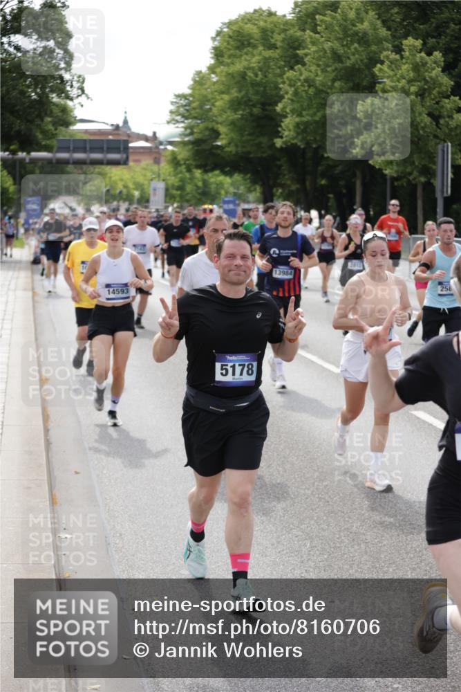 29.06.2025 - hella hamburg halbmarathon Jannik Wohlers http://msf.ph/oto/8160706 29.06.2025 10:18:54 Lombardsbrücke 1332, 1718, 1755, 2017, 2311, 2589, 2795, 2812, 2895, 4722, 5034, 5080, 5098, 5178, 5429, 6477, 6482, 6542, 7143, 8575, 8761, 8778, 9252, 9652, 9856, 10039, 10124, 10129, 10966, 11081, 11247, 12007, 12619, 12621, 12741, 13180, 13424, 13544, 13781, 13984, 14000, 14245, 14593, 15594, 15780, 15802, 15817, 16142, 16490, 16613, 16631, 16951, 16952, 17187, 17721, 17736, 17737, 18151, 18234, 18279 meine-sportfotos.de