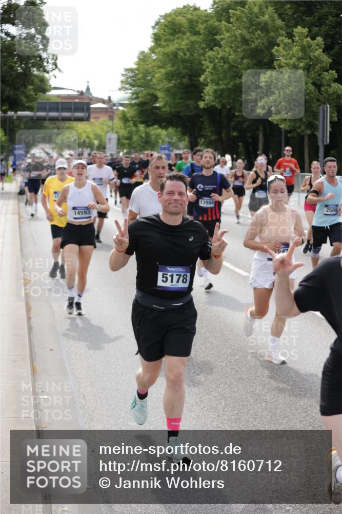 29.06.2025 - hella hamburg halbmarathon Jannik Wohlers http://msf.ph/oto/8160712 29.06.2025 10:18:54 Lombardsbrücke 1332, 1718, 1755, 2017, 2311, 2589, 2795, 2812, 2895, 4722, 5034, 5080, 5098, 5178, 5429, 6477, 6482, 6542, 7143, 8575, 8761, 8778, 9252, 9652, 9856, 10039, 10124, 10129, 10966, 11081, 11247, 12007, 12619, 12621, 12741, 13180, 13424, 13544, 13781, 13984, 14000, 14245, 14593, 15594, 15780, 15802, 15817, 16142, 16490, 16613, 16631, 16951, 16952, 17187, 17721, 17736, 17737, 18151, 18234, 18279 meine-sportfotos.de