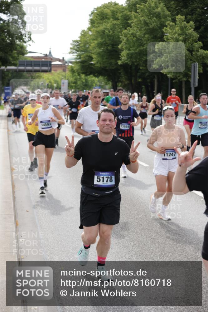 29.06.2025 - hella hamburg halbmarathon Jannik Wohlers http://msf.ph/oto/8160718 29.06.2025 10:18:54 Lombardsbrücke 1332, 1718, 1755, 2017, 2311, 2589, 2795, 2812, 2895, 4722, 5034, 5080, 5098, 5178, 5429, 6477, 6482, 6542, 7143, 8575, 8761, 8778, 9252, 9652, 9856, 10039, 10124, 10129, 10966, 11081, 11247, 12007, 12619, 12621, 12741, 13180, 13424, 13544, 13781, 13984, 14000, 14245, 14593, 15594, 15780, 15802, 15817, 16142, 16490, 16613, 16631, 16951, 16952, 17187, 17721, 17736, 17737, 18151, 18234, 18279 meine-sportfotos.de