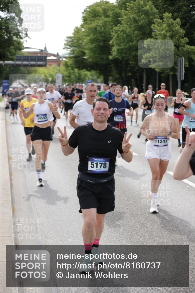 29.06.2025 - hella hamburg halbmarathon Jannik Wohlers http://msf.ph/oto/8160737 29.06.2025 10:18:54 Lombardsbrücke 1332, 1718, 1755, 2017, 2311, 2589, 2795, 2812, 2895, 4722, 5034, 5080, 5098, 5178, 5429, 6477, 6482, 6542, 7143, 8575, 8761, 8778, 9252, 9652, 9856, 10039, 10124, 10129, 10966, 11081, 11247, 12007, 12619, 12621, 12741, 13180, 13424, 13544, 13781, 13984, 14000, 14245, 14593, 15594, 15780, 15802, 15817, 16142, 16490, 16613, 16631, 16951, 16952, 17187, 17721, 17736, 17737, 18151, 18234, 18279 meine-sportfotos.de