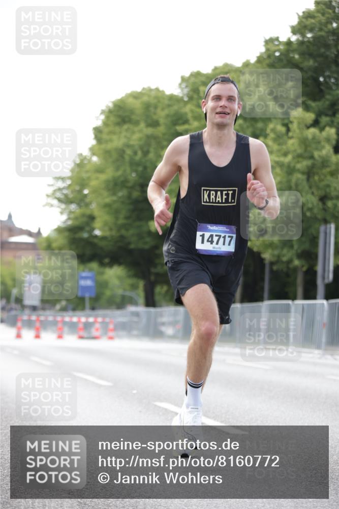 29.06.2025 - hella hamburg halbmarathon Jannik Wohlers http://msf.ph/oto/8160772 29.06.2025 09:39:38 Lombardsbrücke 53, 2144, 2659, 3720, 6380, 11678, 14717, 14933, 16120 meine-sportfotos.de