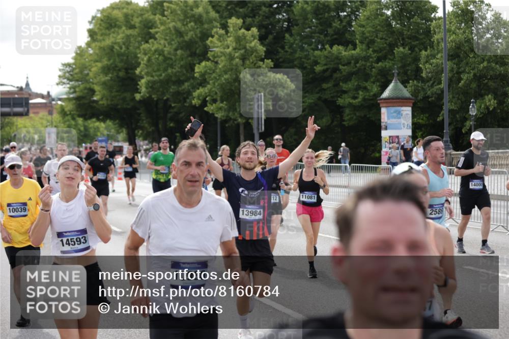 29.06.2025 - hella hamburg halbmarathon Jannik Wohlers http://msf.ph/oto/8160784 29.06.2025 10:18:56 Lombardsbrücke 1332, 1708, 1755, 2017, 2311, 2589, 2795, 2812, 2895, 4722, 5034, 5080, 5098, 5178, 5429, 5449, 6477, 6482, 6542, 7143, 8537, 8575, 8761, 8778, 9252, 9652, 9856, 10039, 10124, 10129, 10966, 11081, 11247, 12007, 12619, 12621, 12696, 12741, 13180, 13424, 13544, 13781, 13984, 14000, 14245, 14593, 15594, 15780, 15802, 15817, 16142, 16490, 16613, 16631, 16951, 16952, 17187, 17721, 18053, 18151, 18234, 18279 meine-sportfotos.de