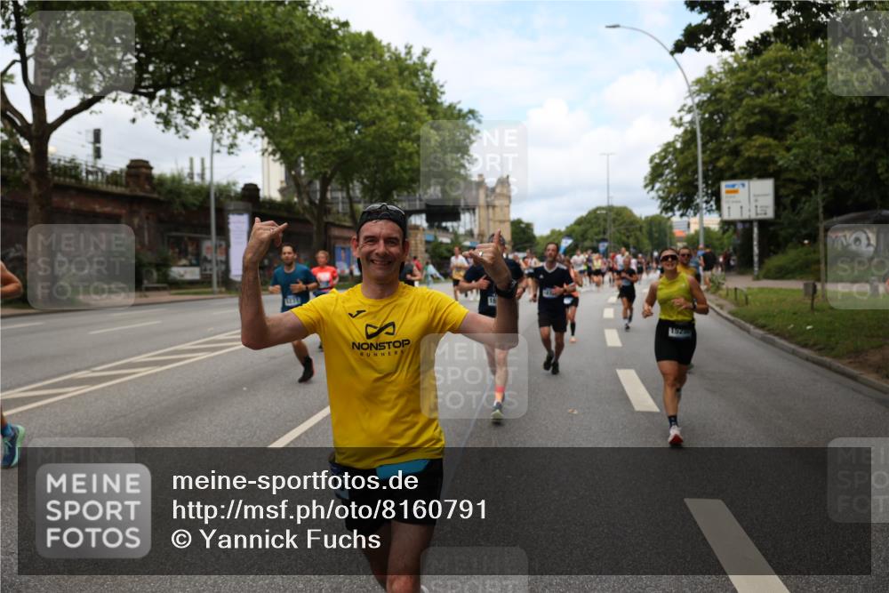 29.06.2025 - hella hamburg halbmarathon Yannick Fuchs http://msf.ph/oto/8160791 29.06.2025 10:38:52 20KM 1057, 1220, 1391, 1468, 1782, 1902, 1941, 2365, 2402, 2415, 3004, 3021, 3098, 3305, 4310, 4691, 4991, 5231, 5476, 5884, 6903, 7191, 7322, 7710, 8722, 8928, 9159, 9444, 10193, 10596, 11469, 12159, 12711, 13123, 13975, 14351, 14667, 14816, 15185, 15225, 15233, 15280, 16316, 16506, 16893, 17097, 17406, 17729, 17748, 18560, 18806, 19207 meine-sportfotos.de