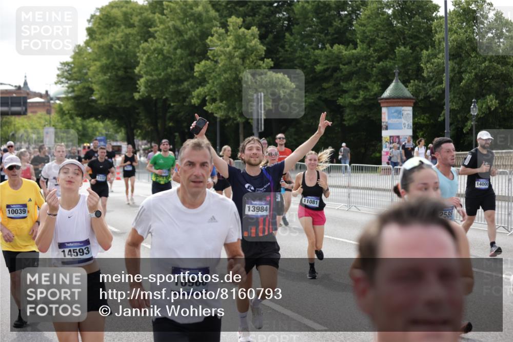 29.06.2025 - hella hamburg halbmarathon Jannik Wohlers http://msf.ph/oto/8160793 29.06.2025 10:18:56 Lombardsbrücke 1332, 1708, 1755, 2017, 2311, 2589, 2795, 2812, 2895, 4722, 5034, 5080, 5098, 5178, 5429, 5449, 6477, 6482, 6542, 7143, 8537, 8575, 8761, 8778, 9252, 9652, 9856, 10039, 10124, 10129, 10966, 11081, 11247, 12007, 12619, 12621, 12696, 12741, 13180, 13424, 13544, 13781, 13984, 14000, 14245, 14593, 15594, 15780, 15802, 15817, 16142, 16490, 16613, 16631, 16951, 16952, 17187, 17721, 18053, 18151, 18234, 18279 meine-sportfotos.de