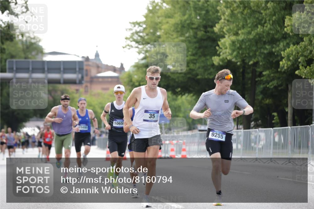 29.06.2025 - hella hamburg halbmarathon Jannik Wohlers http://msf.ph/oto/8160794 29.06.2025 09:39:44 Lombardsbrücke 35, 52, 53, 2144, 2659, 3720, 9255, 10650, 14717, 14933, 16120, 19075 meine-sportfotos.de