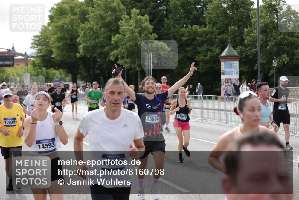 29.06.2025 - hella hamburg halbmarathon Jannik Wohlers http://msf.ph/oto/8160798 29.06.2025 10:18:56 Lombardsbrücke 1332, 1708, 1755, 2017, 2311, 2589, 2795, 2812, 2895, 4722, 5034, 5080, 5098, 5178, 5429, 5449, 6477, 6482, 6542, 7143, 8537, 8575, 8761, 8778, 9252, 9652, 9856, 10039, 10124, 10129, 10966, 11081, 11247, 12007, 12619, 12621, 12696, 12741, 13180, 13424, 13544, 13781, 13984, 14000, 14245, 14593, 15594, 15780, 15802, 15817, 16142, 16490, 16613, 16631, 16951, 16952, 17187, 17721, 18053, 18151, 18234, 18279 meine-sportfotos.de