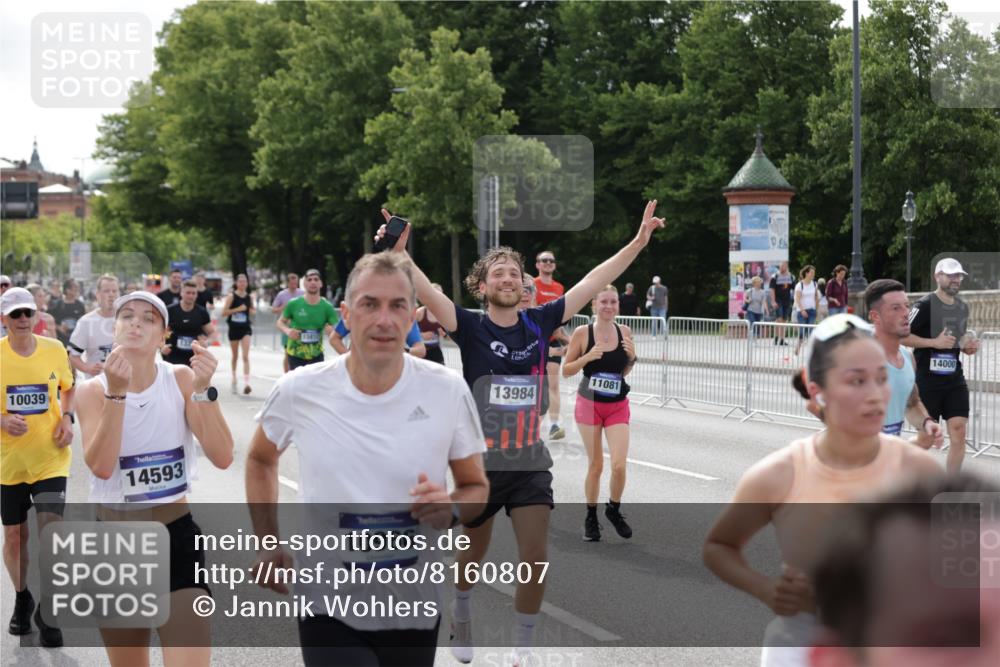 29.06.2025 - hella hamburg halbmarathon Jannik Wohlers http://msf.ph/oto/8160807 29.06.2025 10:18:56 Lombardsbrücke 1332, 1708, 1755, 2017, 2311, 2589, 2795, 2812, 2895, 4722, 5034, 5080, 5098, 5178, 5429, 5449, 6477, 6482, 6542, 7143, 8537, 8575, 8761, 8778, 9252, 9652, 9856, 10039, 10124, 10129, 10966, 11081, 11247, 12007, 12619, 12621, 12696, 12741, 13180, 13424, 13544, 13781, 13984, 14000, 14245, 14593, 15594, 15780, 15802, 15817, 16142, 16490, 16613, 16631, 16951, 16952, 17187, 17721, 18053, 18151, 18234, 18279 meine-sportfotos.de