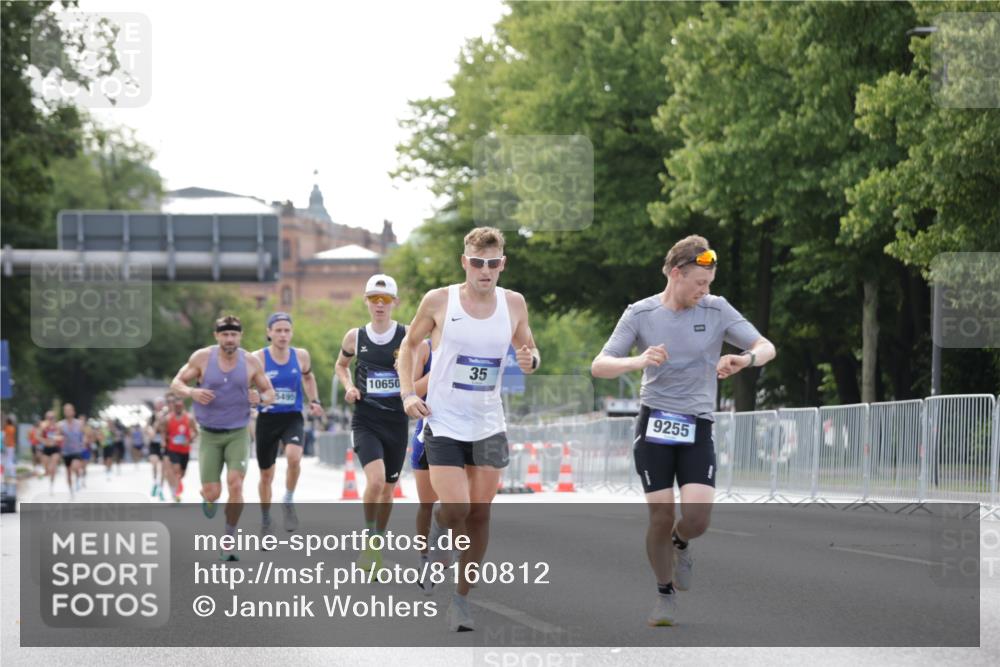 29.06.2025 - hella hamburg halbmarathon Jannik Wohlers http://msf.ph/oto/8160812 29.06.2025 09:39:44 Lombardsbrücke 35, 52, 53, 2144, 2659, 3720, 9255, 10650, 14717, 14933, 16120, 19075 meine-sportfotos.de